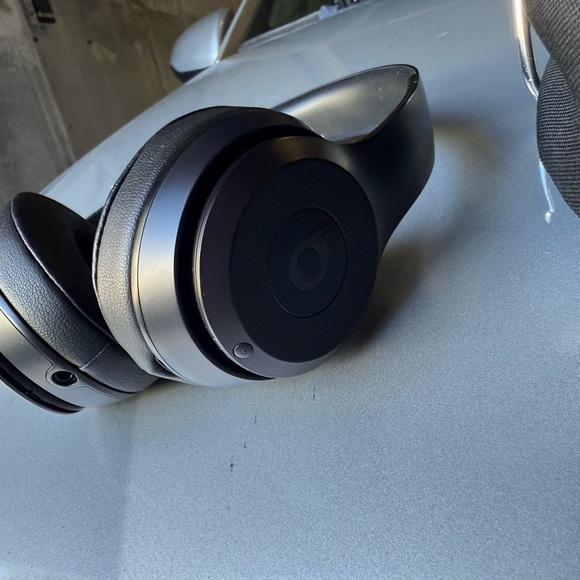 Beats by Dre Black Over-Ear Headphones